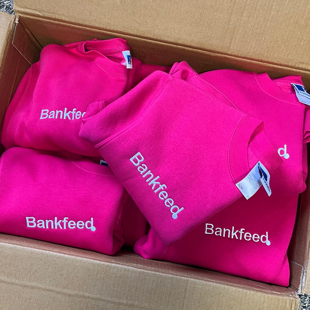 logotipu siuvinejimas ant dzemperiu, logotipu siuvinejimas ant ivairios aprangos, logotipu siuvinejimas ant tekstiles gaminiu, siuvinejimas kaune, siuvinejimas vilniuje, siuvinejimas klaipedoje