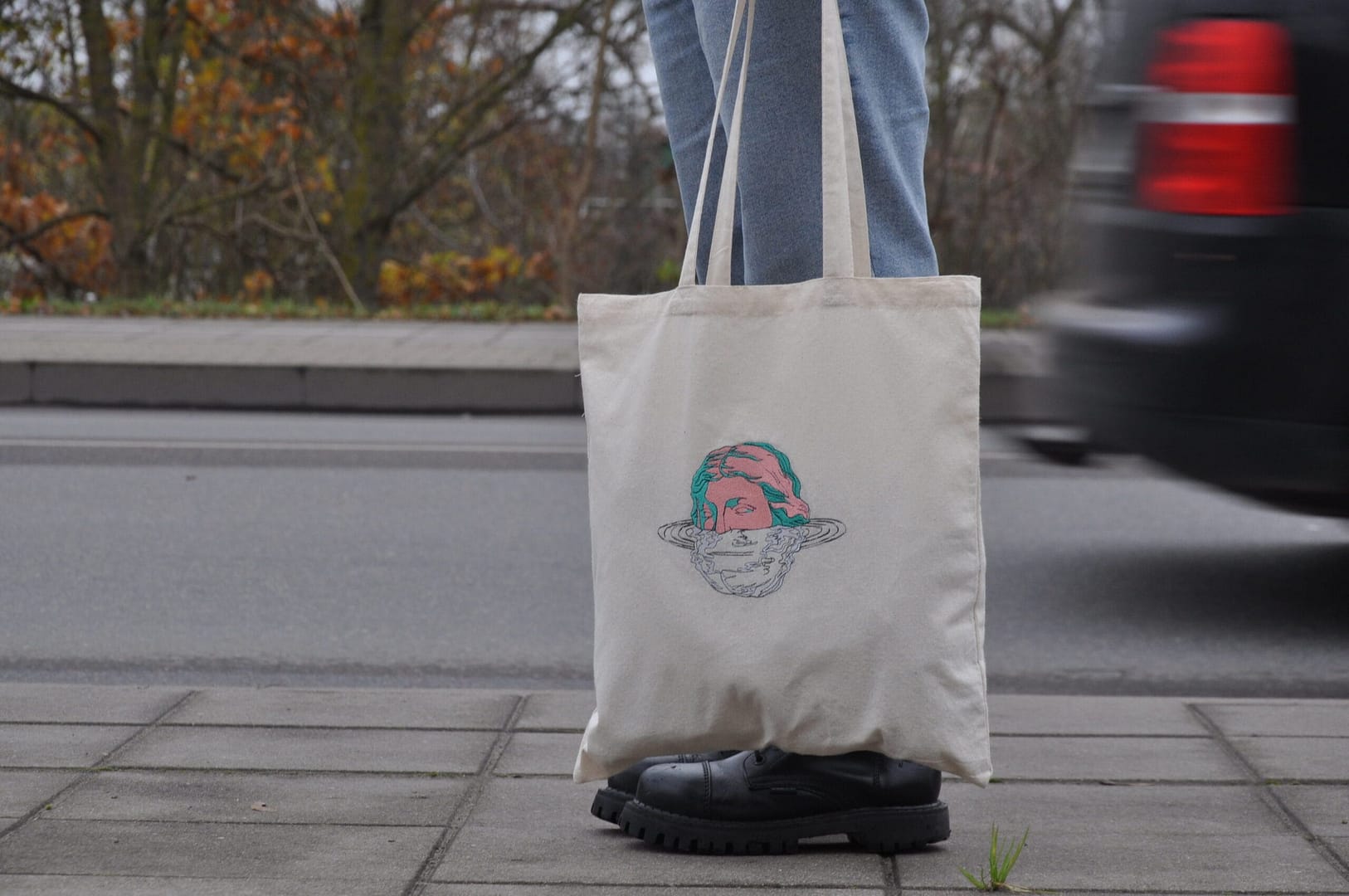 siuvinejimas ant totebag krepsio, siuvinejimas seimai, siuvinejimas ant vaikisku drabuziu, siuvinejimas visiems, dovanos visiems, dovanos seimai, personalizuotas siuvinejimas, individualus siuvinejimas