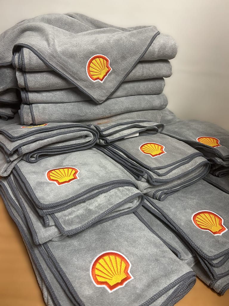 logotipu siuvinejimas ant dzemperiu, logotipu siuvinejimas ant ivairios aprangos, logotipu siuvinejimas ant tekstiles gaminiu, siuvinejimas kaune, siuvinejimas vilniuje, siuvinejimas klaipedoje